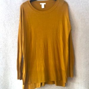 Women’s H&M lightweight long sleeve knit.   Medium